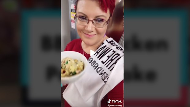 TikTok's @Jennnnaaayy turns a $10 bbq chook into pasta bake