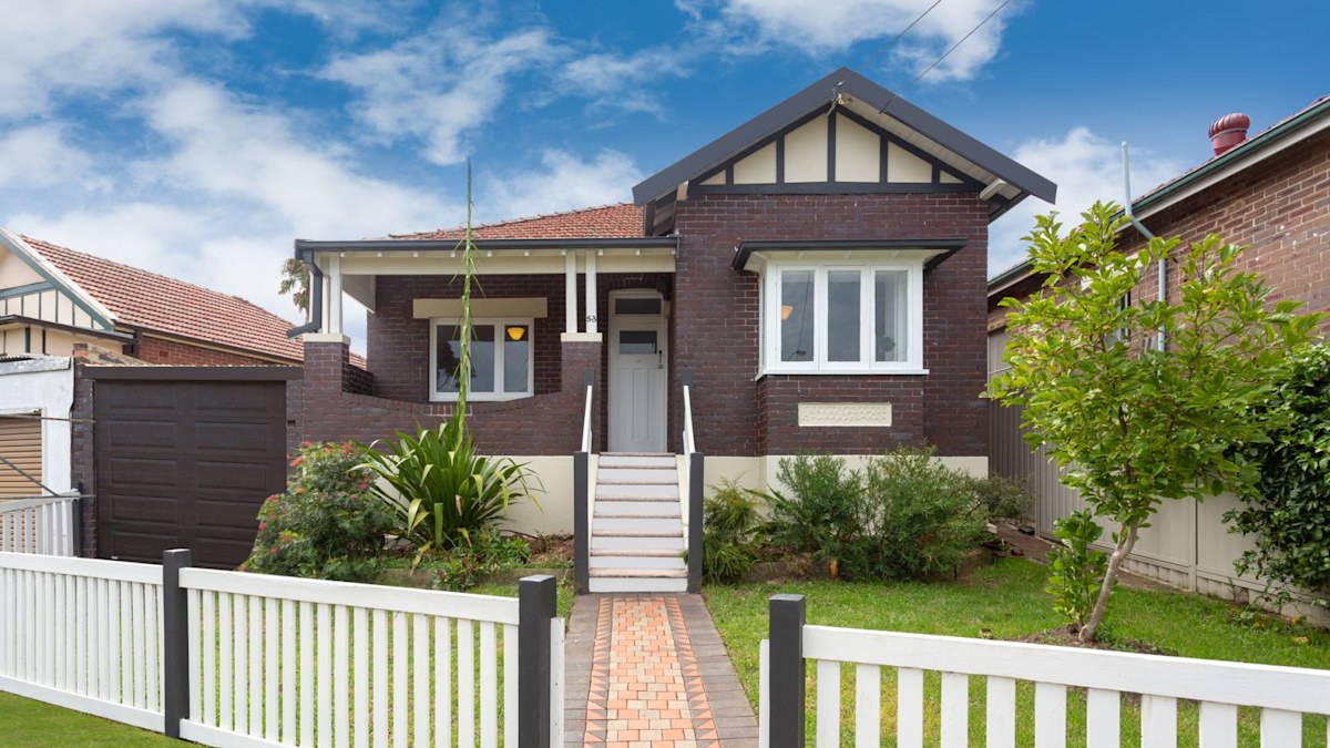 Australia's house prices edge marginally higher as property listings ...