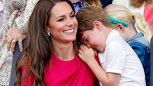 LONDON, UNITED KINGDOM - JUNE 05: (EMBARGOED FOR PUBLICATION IN UK NEWSPAPERS UNTIL 24 HOURS AFTER CREATE DATE AND TIME) Catherine, Duchess of Cambridge and Prince Louis of Cambridge attend the Platinum Pageant on The Mall on June 5, 2022 in London, England. The Platinum Jubilee of Elizabeth II is being celebrated from June 2 to June 5, 2022, in the UK and Commonwealth to mark the 70th anniversary of the accession of Queen Elizabeth II on 6 February 1952. (Photo by Max Mumby/Indigo/Getty Images)