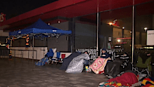The scramble for tickets saw dedicated fans camping out overnight despite the cold, with breakfast burgers shared as the queue grew. 