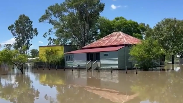 Queensland flooding: Bodies found in search for two missing Chinese ...