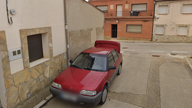 Google Maps image captures man stuffing body into boot in Soria, Spain
