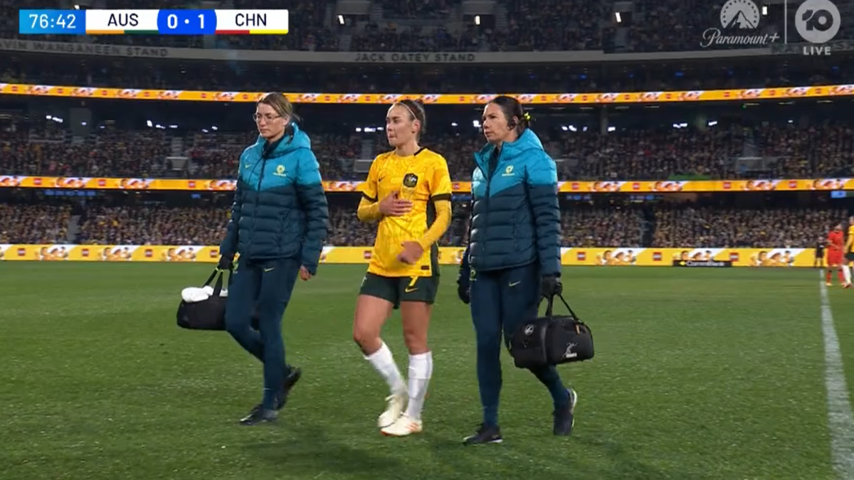 China asegura temprana ventaja sobre Matildas con gol de Michelle Heyman, Mackenzie Arnold cae