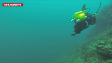 An underwater mission is currently underway to carry out crucial tests on the toxic algal bloom lingering off the South Australian coast. 