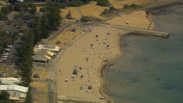 People at beach in Melbourne during heatwave