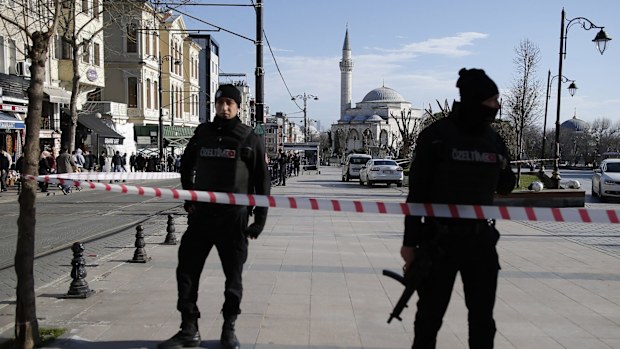 Islamic State militant explodes bomb in Istanbul, killing 10, injuring 15