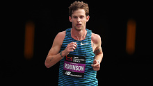 Brett Robinson on his way to breaking Robert de Castella's 36-year-old Australian marathon record.