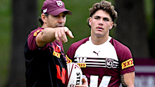 BRISBANE, AUSTRALIA - MAY 28: Coach Billy Slater talk tactics with Reece Walsh during a Queensland Maroons State of Origin Training Session at Brisbane Broncos on May 28, 2024 in Brisbane, Australia. (Photo by Bradley Kanaris/Getty Images)