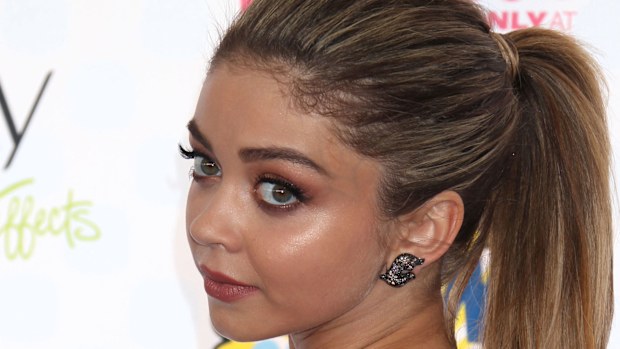 Sarah Hyland claims her ex-boyfriend threatened to set one of her homes on fire. (AAP)