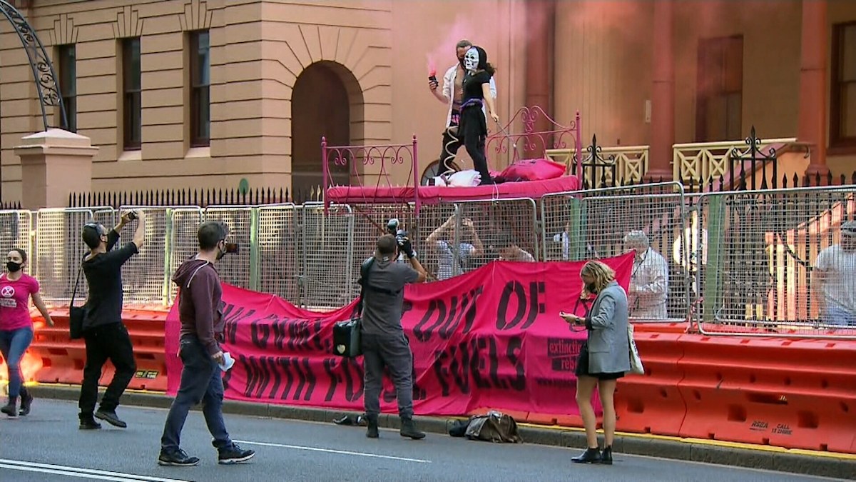 Protest erupts outside NSW Parliament, riot squad shut Macquarie Street ...