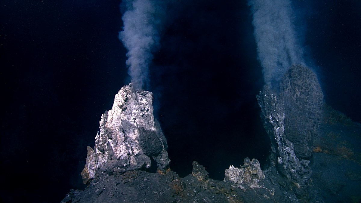 Northeast Pacific Deep Sea Expedition: Active underwater volcano ...