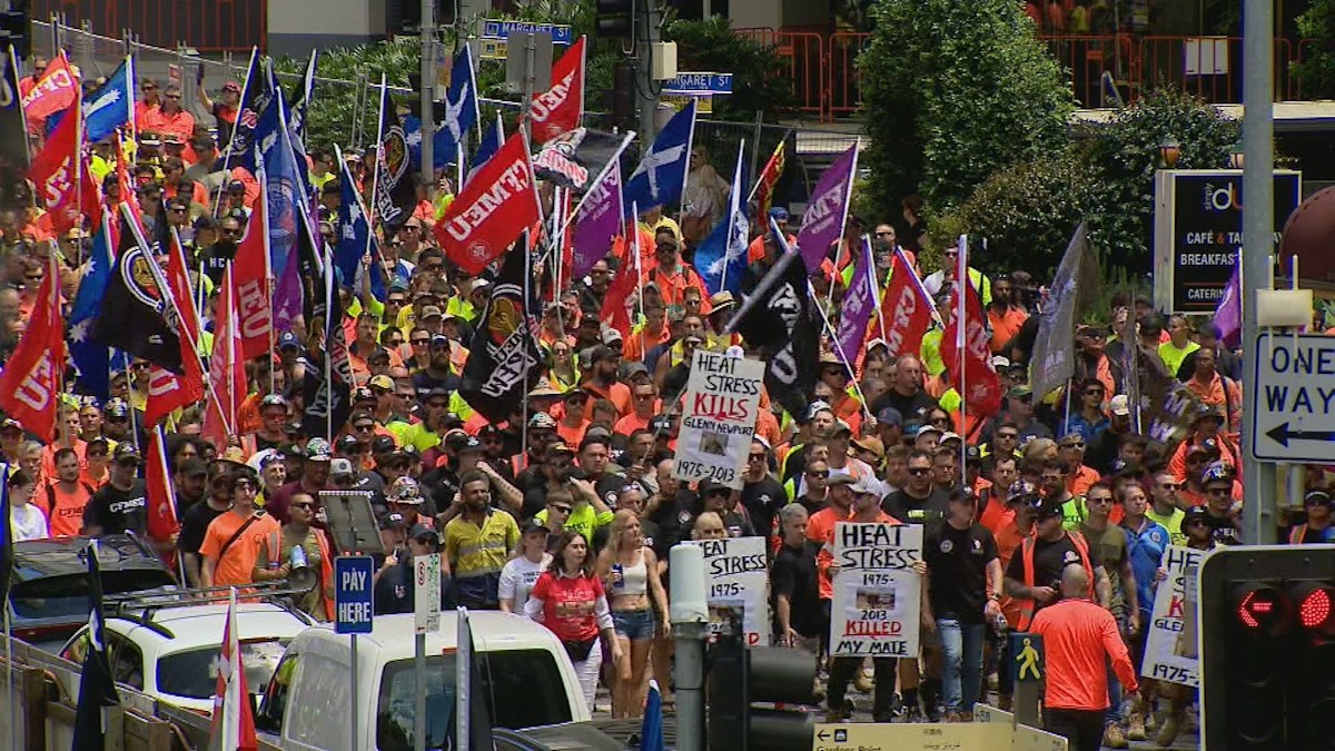 Construction protest Brisbane: Tradies march to protest suspension of ...