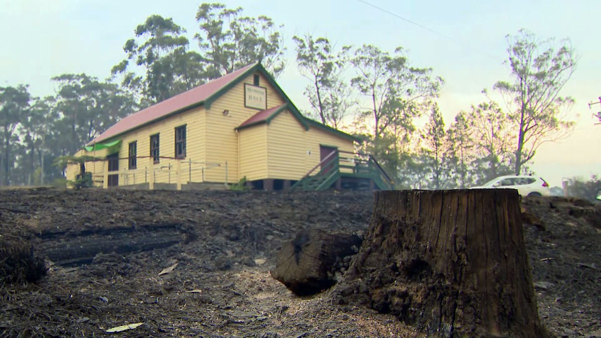 Bushfires NSW update: Three homes destroyed by bushfire as Aussies ...