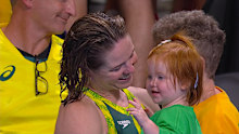 Keesja Gofers with daughter Teleri after winning silver with the Stingers in Paris. 