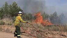 A bushfire is tonight threatening properties and lives at Port Lincoln, on South Australia's Eyre Peninsula.