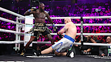 Deontay Wilder sends Robert Helenius to the canvas with one punch. 