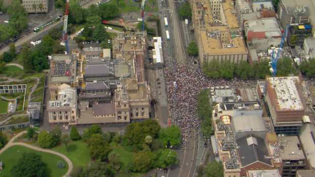 Over 1,000 protesters have marched down Bourke St towards Melbourne's Parliament House against the state's vaccine mandates and a proposed COVID-19 pandemic bill