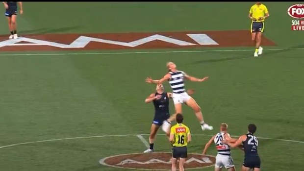 La punizione contro Pittonet per aver oltrepassato la linea centrale.