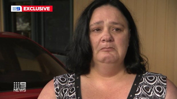 An Adelaide mother-of-four has warned others to beware, said she's being left with no money and no car after buying a vehicle with fake paperwork which then broke down.Andy Hansen bought a $4000 Holden from a man, via Facebook Marketplace.