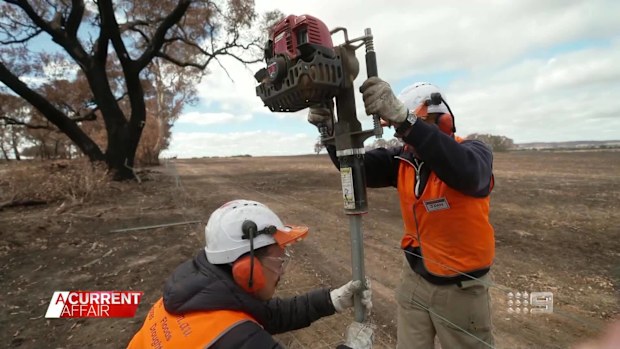 Volunteers rebuild bushfire-ravaged towns one fence post at a time