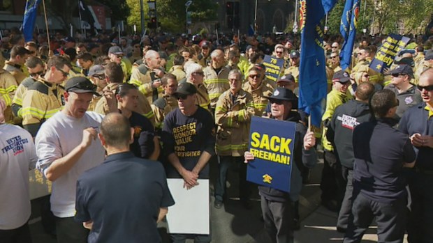 Firefighters have marched through Melbourne's CBD after wage disputes between the  government and the United Firefighters Union (UFU) fell apart.