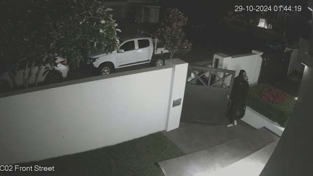 A Gold Coast grandfather and his grandson have been left shaken after they were threatened by armed bandits inside their home. Jeffrey Hopp and his 22-year-old grandson Jackson were asleep when five young people burst into the Southport property at 2am today.