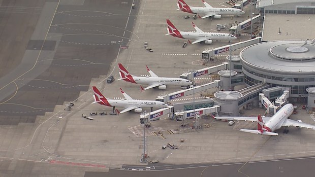 Qantas flight emergency landing