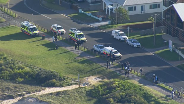 A massive search operation in Wollongong has been suspended after reports a paraglider crash landed in the water, approximately 200 metres offshore.