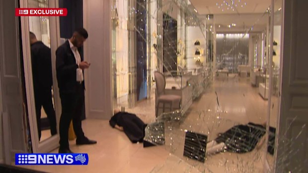 Thieves have made off with thousands of dollars worth of luxury items in a ramraid of a David Jones shop in Melbourne.