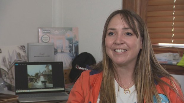 Some might say Robyn Hixon is an Oasis superfan.