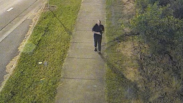 Police are searching for a man who robbed a fast food restaurant armed with a knife in Ipswich.