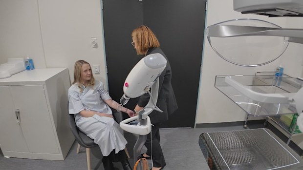 South Australian women now have access to a new type of breast screen that can diagnose cancer more effectively than a regular mammogram.