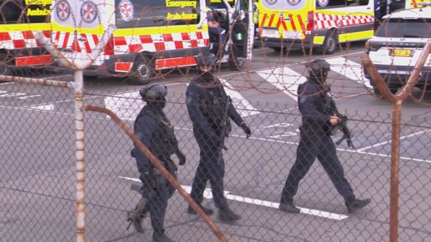 Passengers on board an Air New Zealand flight that was grounded at Sydney Airport say they had no idea there was a security threat until they saw it on the news.