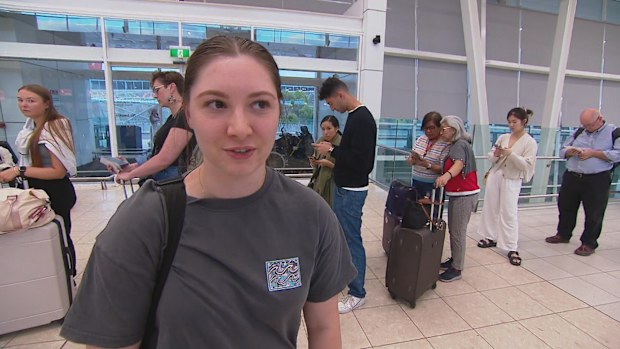 Adelaide Swifties drive 15 hours to Sydney concert after flights cancelled