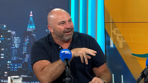 Sean Maloney Between Two Posts'ta.