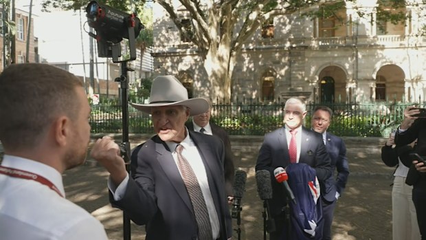 Bob Katter threatening a 9News journalist.