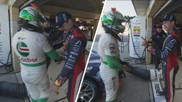„Ford“ vairuotojui Thomasui Randle'ui įvažiuoti į „Red Bull Triple Eight“ komandos garažą komandos bosas Markas Duttonas užblokavo, kai bandė atsiprašyti už vėlyvų lenktynių susidūrimą su Brocu Feeney.