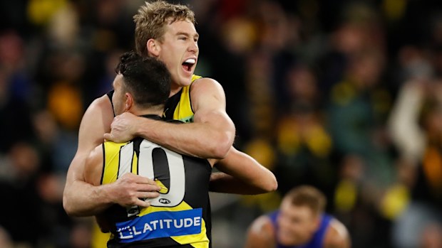 Tom Lynch of the Tigers celebrates a goal with Shane Edwards of the Tigers during the 2022 AFL Round 20 match between the Richmond Tigers and the Brisbane Lions 