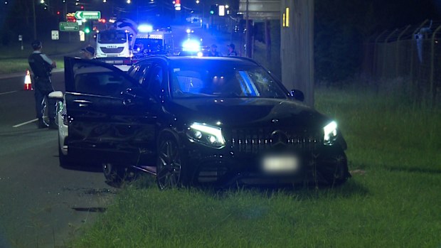 Seven teens arrested after alleged stolen car rams police and flees ...