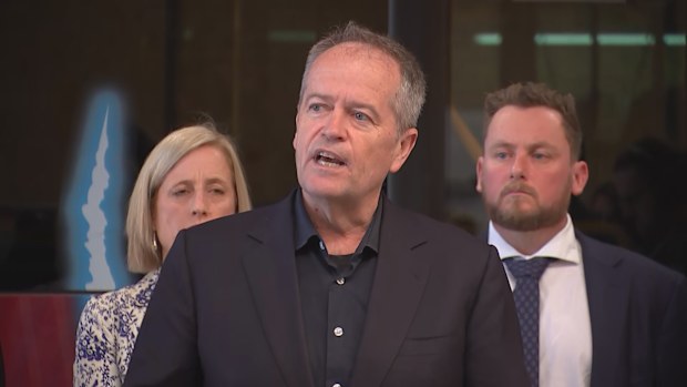 Shadow minister for government services Bill Shorten speaks on the robodebt scandal.