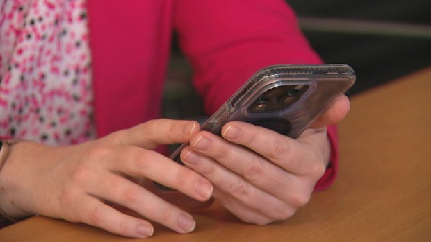 SIM boxes send text messages to unsuspecting Australians 'every two seconds'
