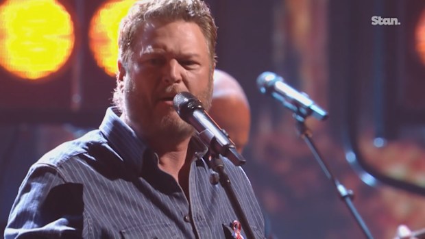 Blake Shelton AMAs performance 2025