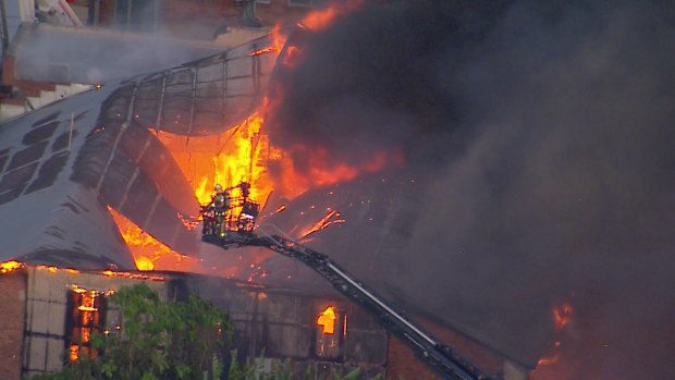 Exclusion zone in place over major  fire in Woolloongabba