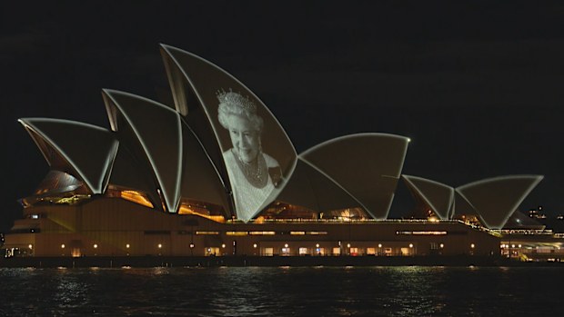 Queen Elizabeth II death: Landmarks across Australia glow in purple to ...