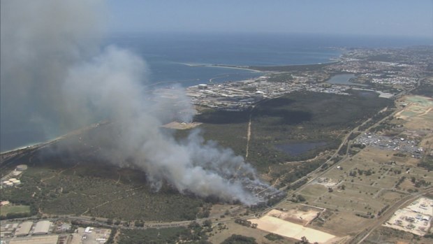 Bushfire emergency continues for parts of Perth's south as 100 ...