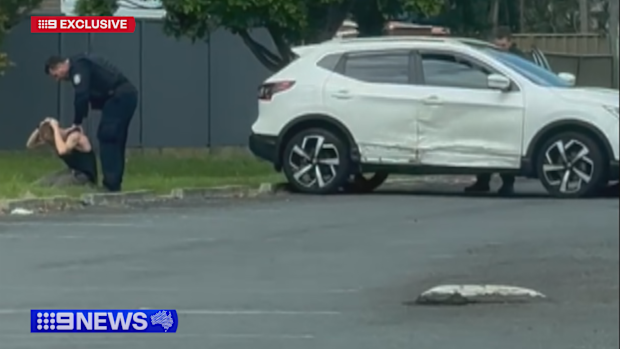 Woman tracks allegedly stolen car using airpods.