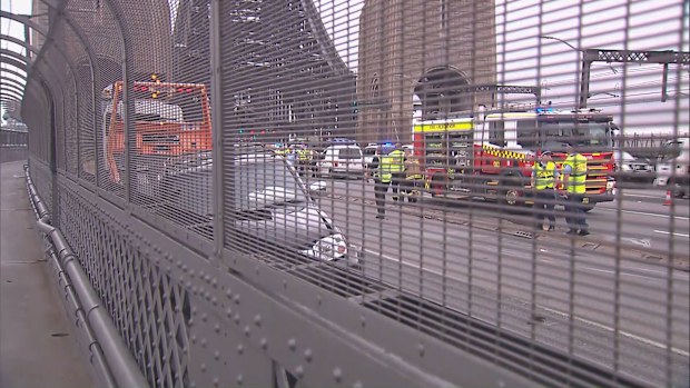 Sydney Harbour Bridge accident grinds traffic to a halt Dec 21/12