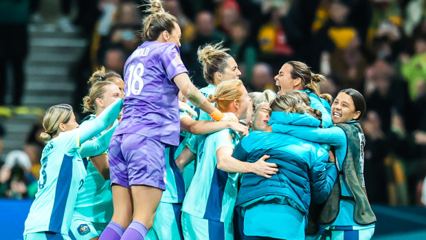 Australia celebrate Steph CATLEY scoring a penalty whilst playing Canada at the FIFA Women's World Cup Australia & New Zealand 2023 at Melbourne Rectangular Stadium.