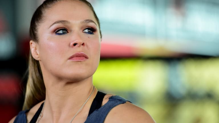 Ufc Star Ronda Rousey Wears One More Jab From Boxer Floyd Mayweather