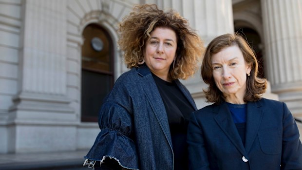 Ex Amcor boss arts legacy showers $50k on Melbourne artist